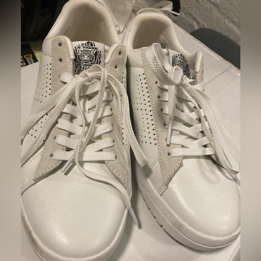 👟Le TIGRE Tompkins Sneaker - Women's  Size: 9.5  Color : White - Picture 3 of 12